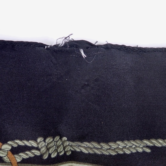 Silky Euro Coat of Arms Black & Gold with Tassel Print Square 33" Hand Rolled - Picture 8 of 8